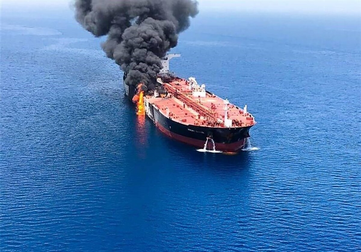 یمن ۲ کشتی را هدف قرار داد