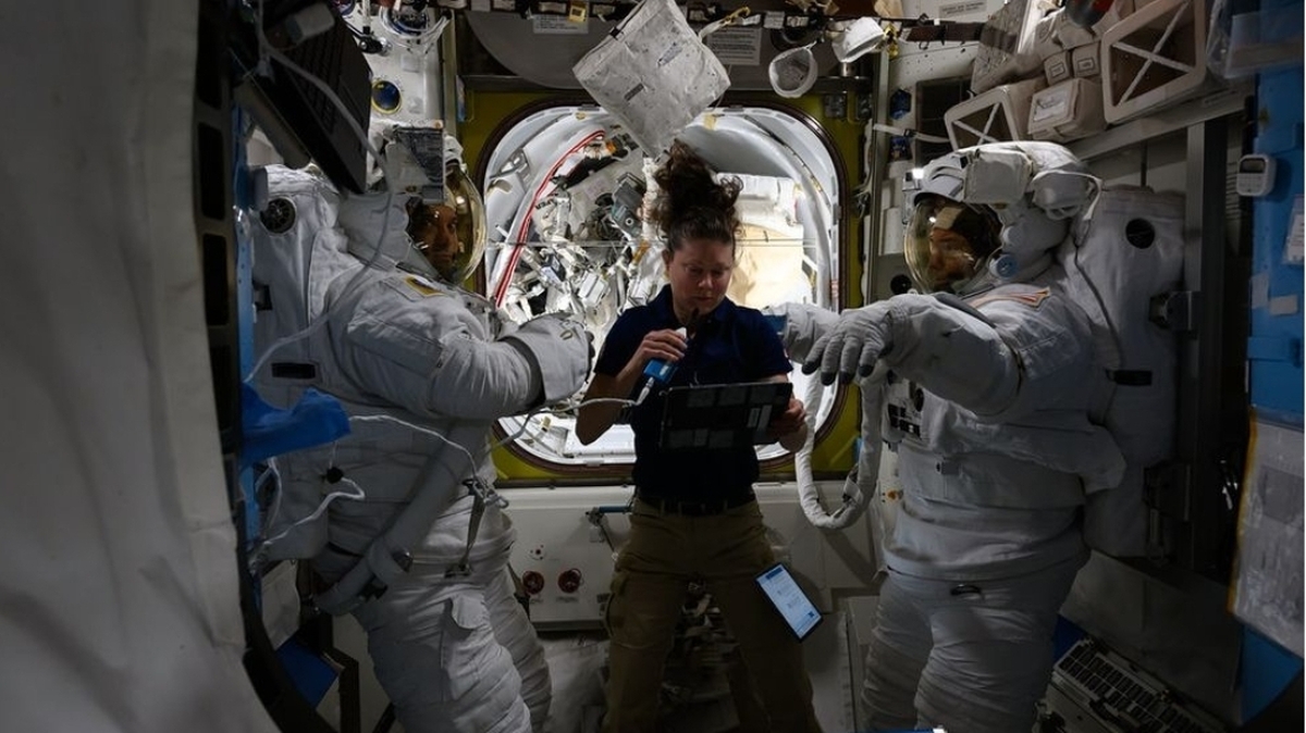 نشتی لباس فضانوردان  پیاده‌روی فضایی ناسا لغو شد