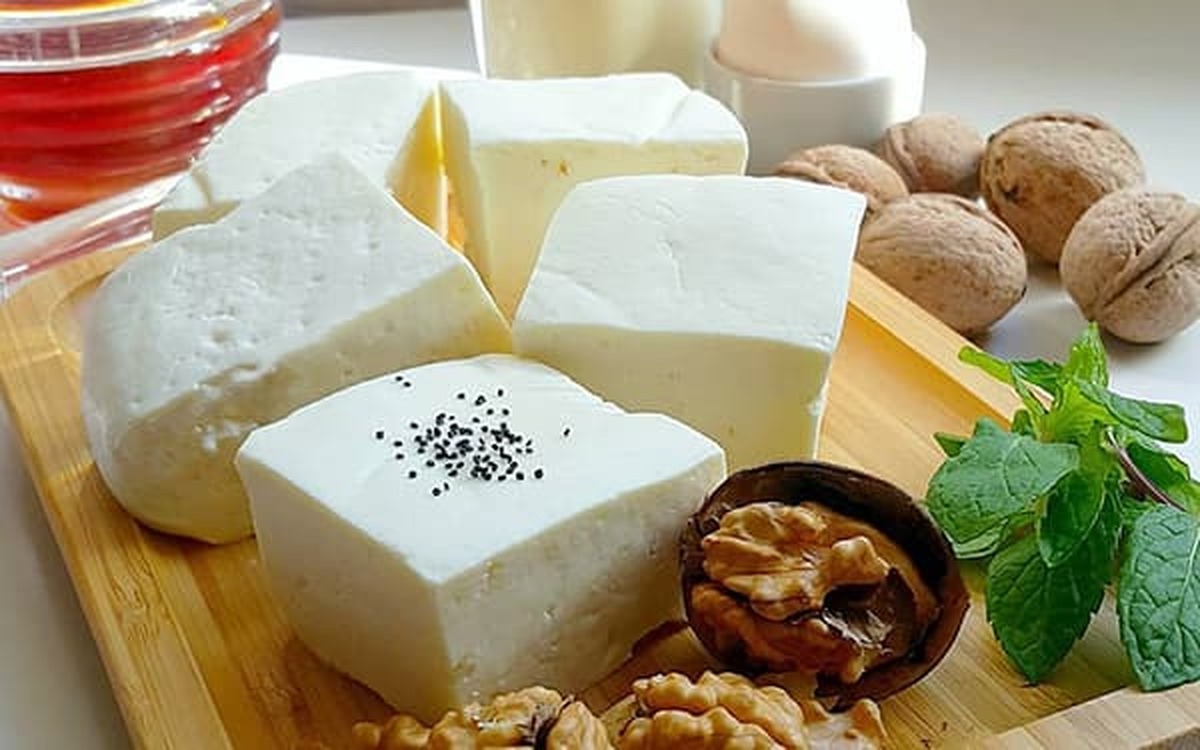 از فواید خوردن پنیر چه می‌دانید؟