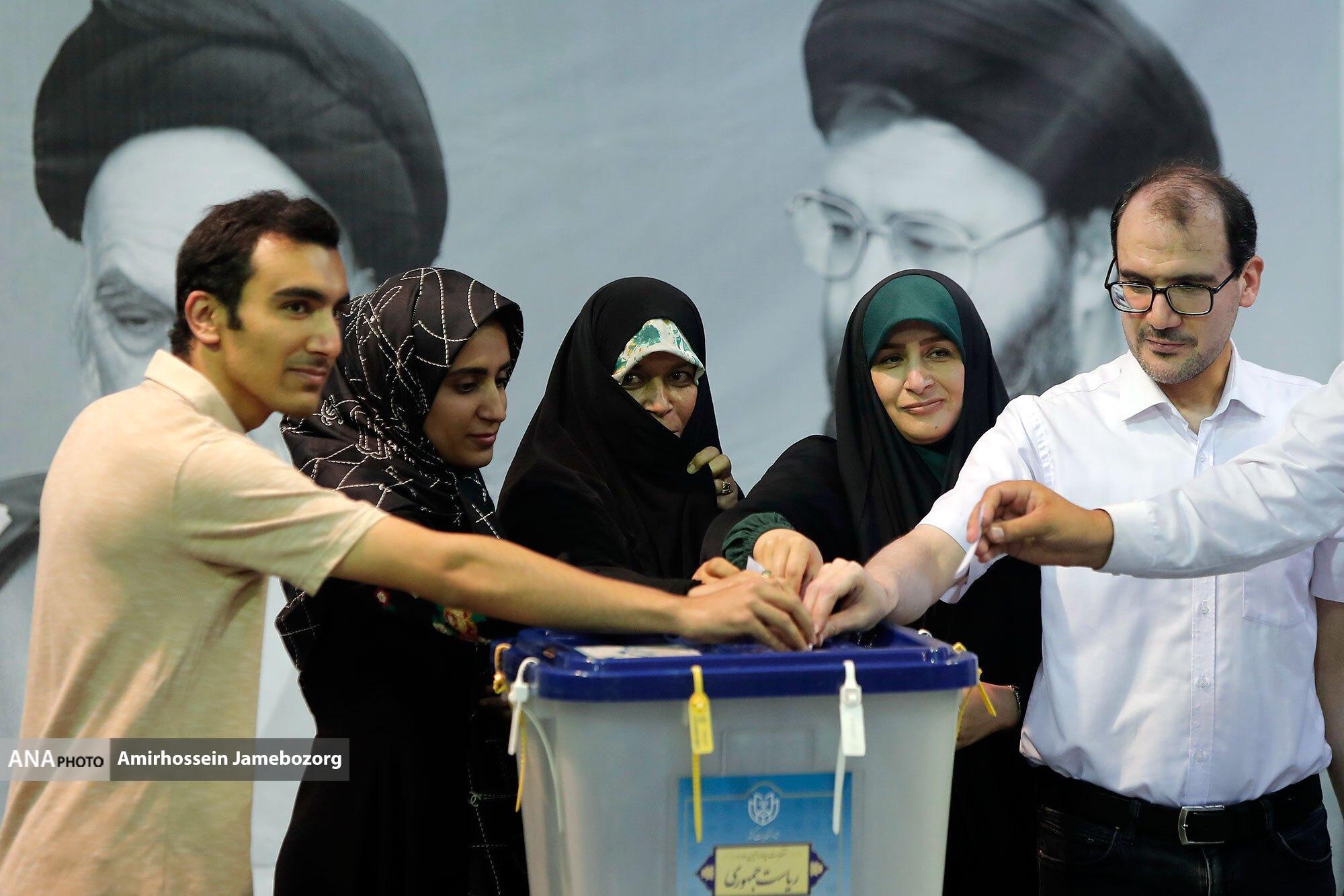 هیجان مردم در روز انتخابات در چند قاب هیجان مردم در روز انتخابات در چند قاب