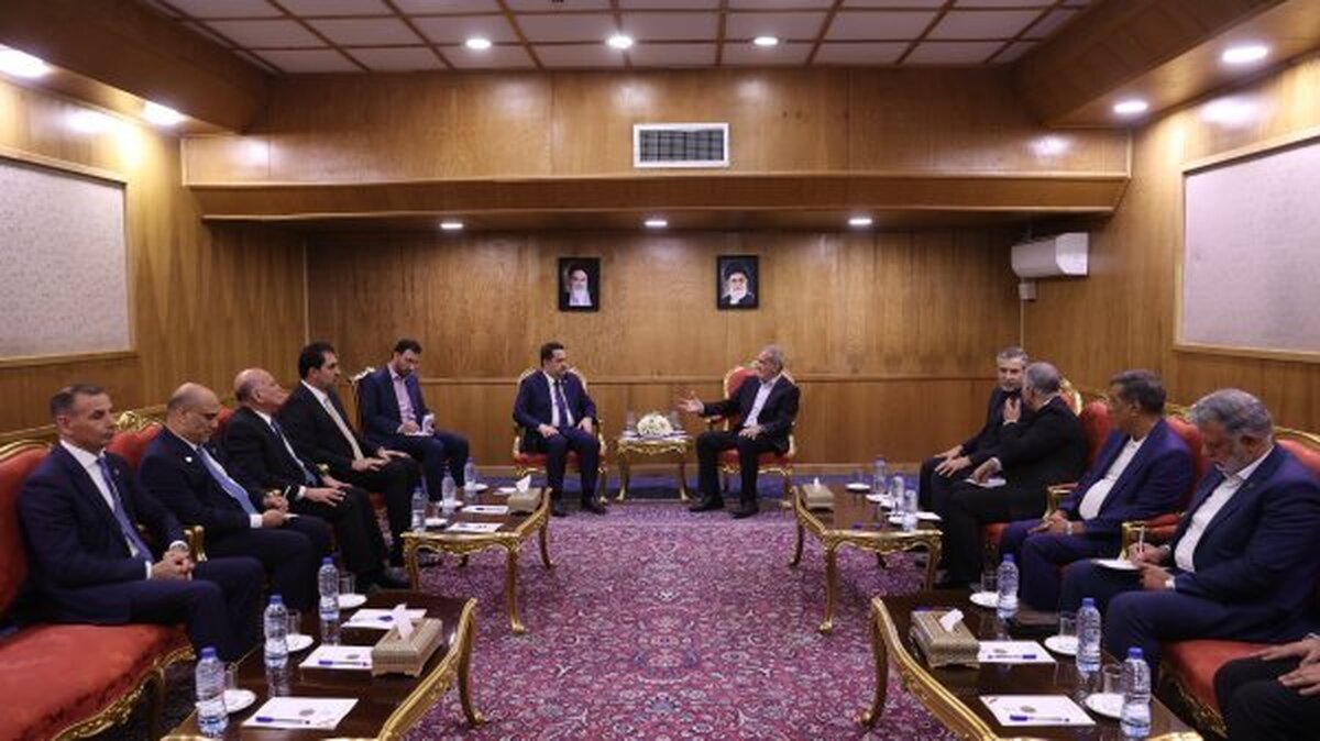 پزشکیان: گسترش روابط همسایگان و کشورهای منطقه در مسائل منطقه ضروری است  نخست وزیر عراق: امیدوارم مسیر رو به رشد روابط در دوران شهید رئیسی در دولت جنابعالی نیز ادامه یابد