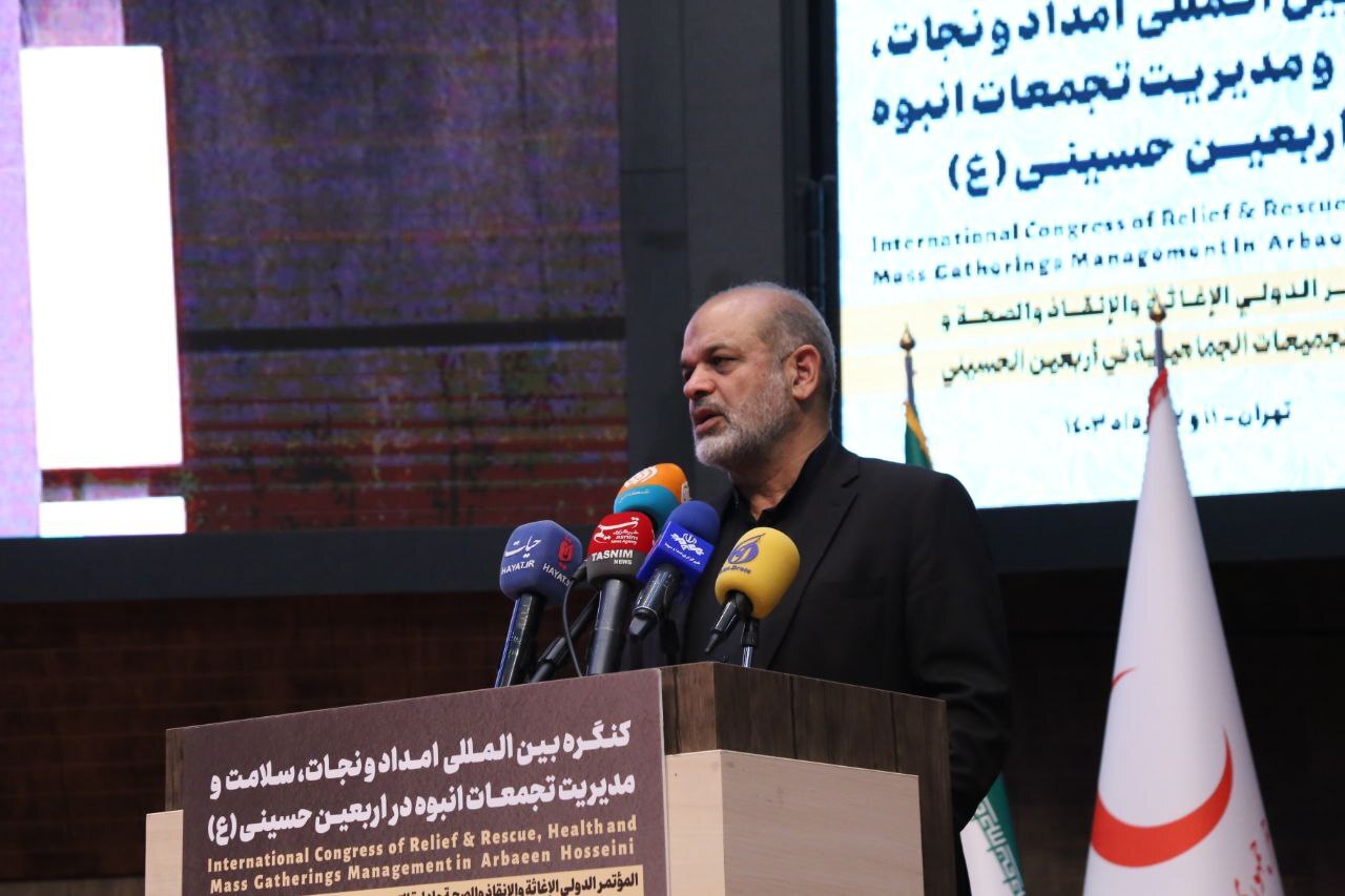 خدمترسانی ۲۰۰ خودروی امدادی و ۵ بیمارستان در مراسم پیادهروی اربعین خدمترسانی ۲۰۰ خودروی امدادی و ۵ بیمارستان در مراسم پیادهروی اربعین