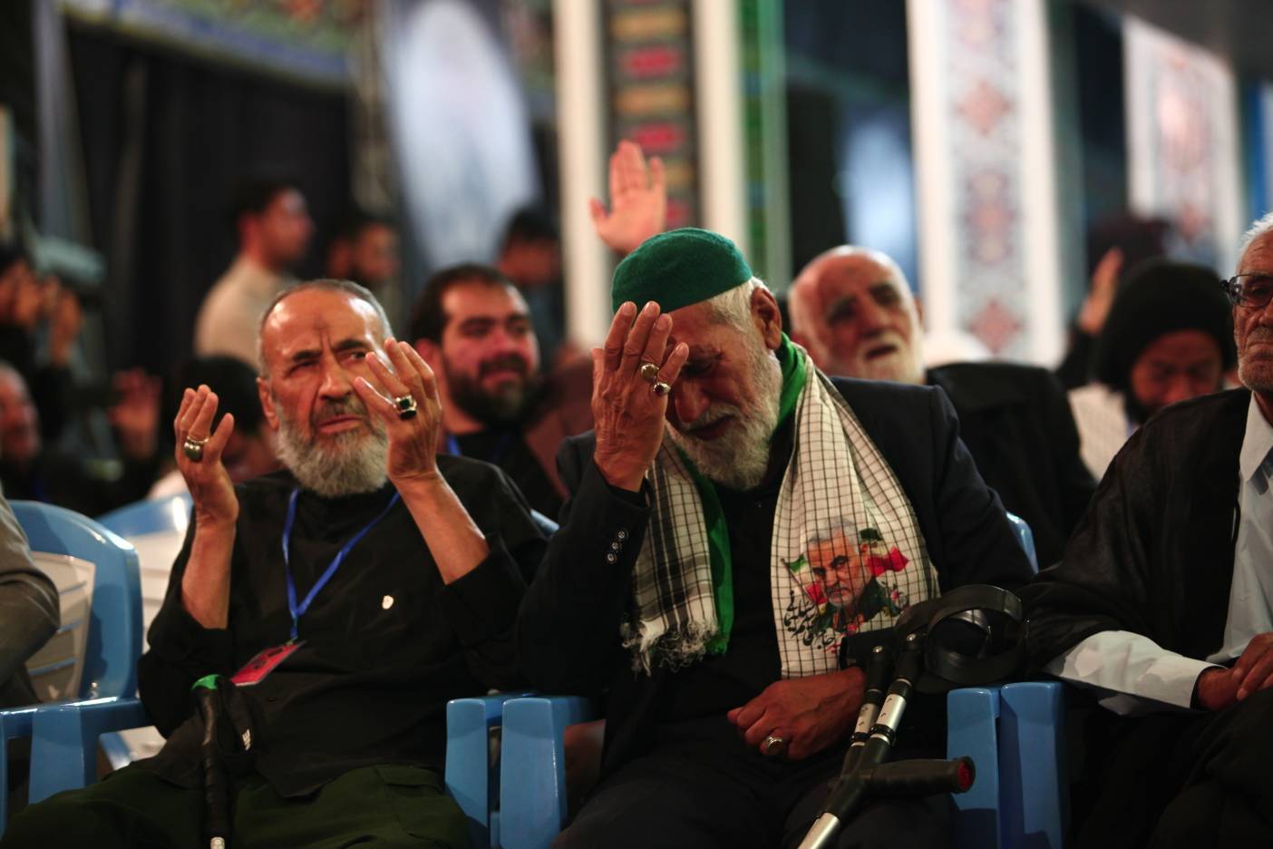 پرچم پیرغلامان راهی مشهدالرضا شد/برترین پیشکسوتان مداح معرفی شدند