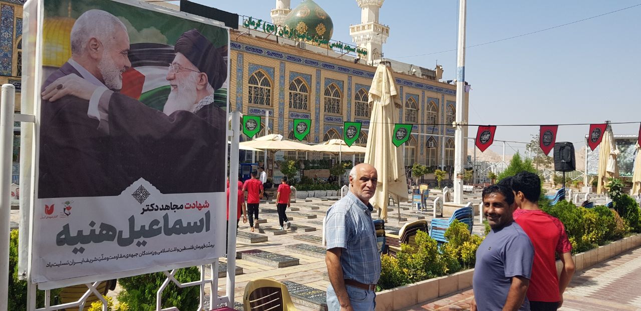 ادای احترام تیم کشتی آزاد نوجوانان دانشگاه آزاد مازندران به شهید سلیمانی