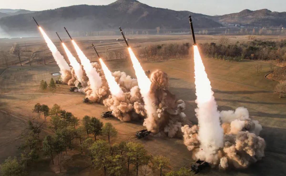 تحویل ۲۵۰ موشک‌انداز با قابلیت حمل کلاهک هسته‌ای به خط مقدم کره شمالی