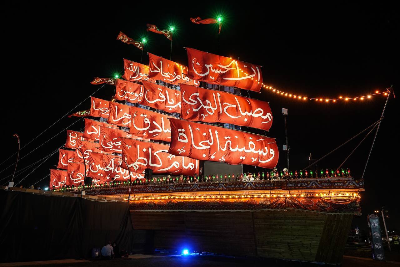 میدان آزادی، بینالحرمینی که دل عاشقان حسین(ع) را به کشتی نجات میبرد میدان آزادی، بینالحرمینی که دل عاشقان حسین(ع) را به کشتی نجات میبرد