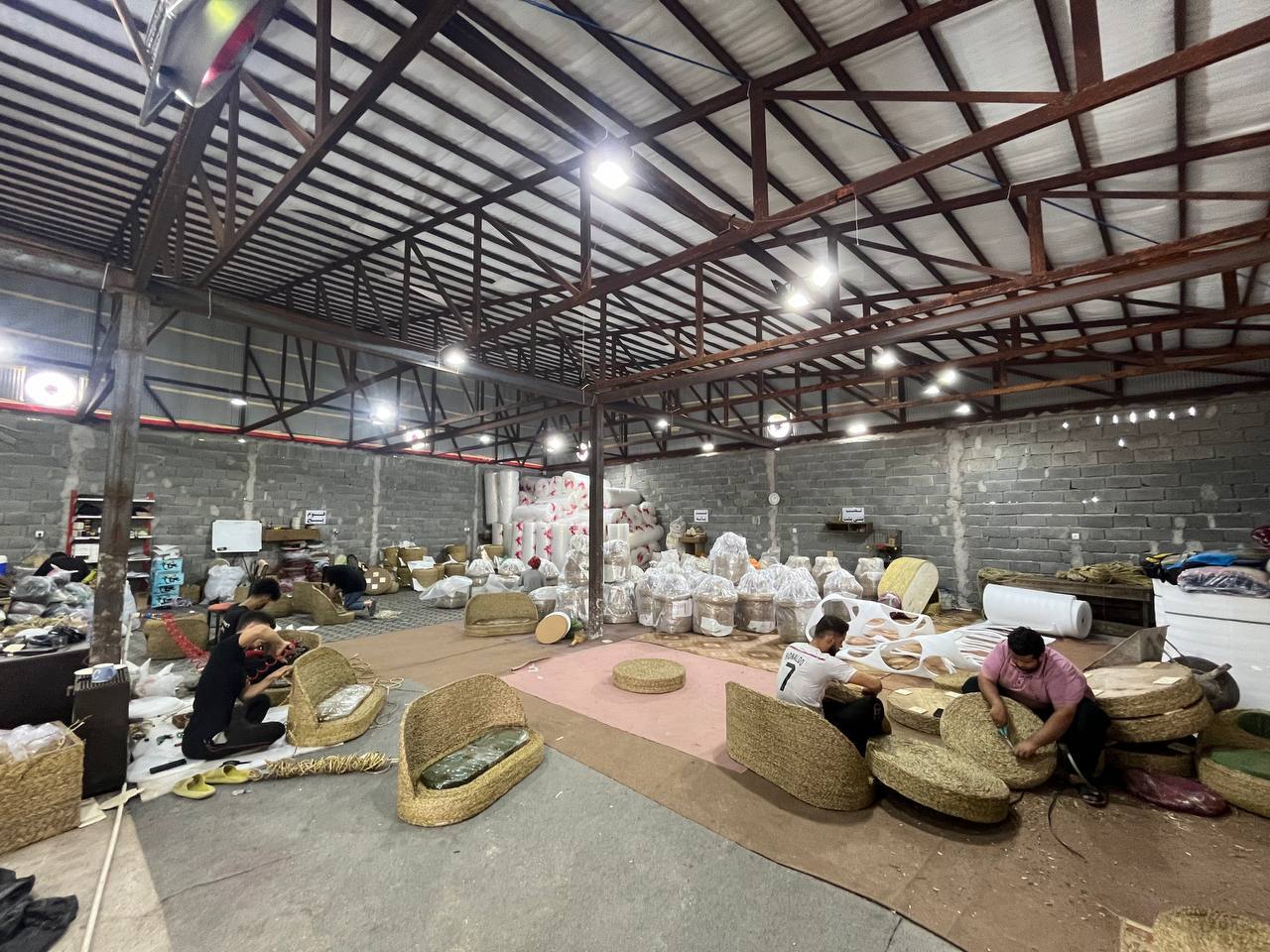 کارآفرینی که هنر چند هزار ساله را احیاء کرد؛ از دستفروشی تا صادرات کارآفرینی که هنر چند هزار ساله را احیاء کرد؛ از دستفروشی تا صادرات