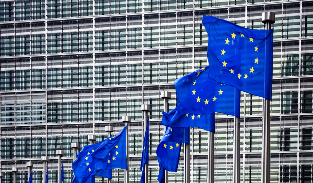 مقابله با شمشیر دولبه هوش مصنوعی/ نخستین قانون جهان چگونه خطرات را کاهش می‌دهد؟