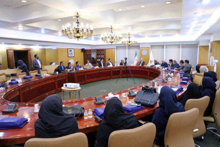 زبان فارسی به هویت، ماندگاری و پایداری ملت ایران گره خورده است زبان فارسی به هویت، ماندگاری و پایداری ملت ایران گره خورده است