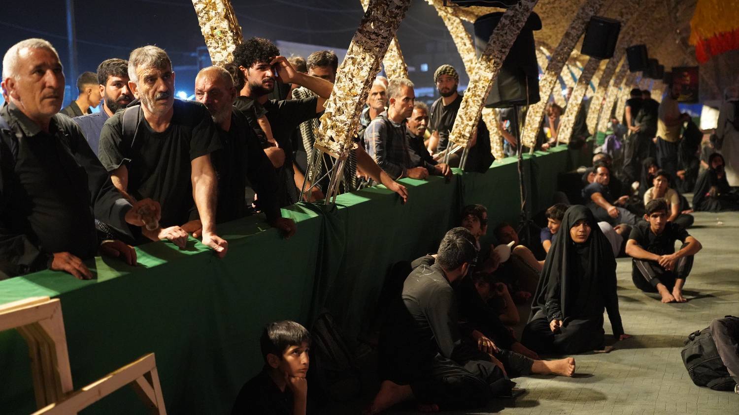 اکران «شور عاشقی» در مسیر راهپیمایی اربعین اکران «شور عاشقی» در مسیر راهپیمایی اربعین