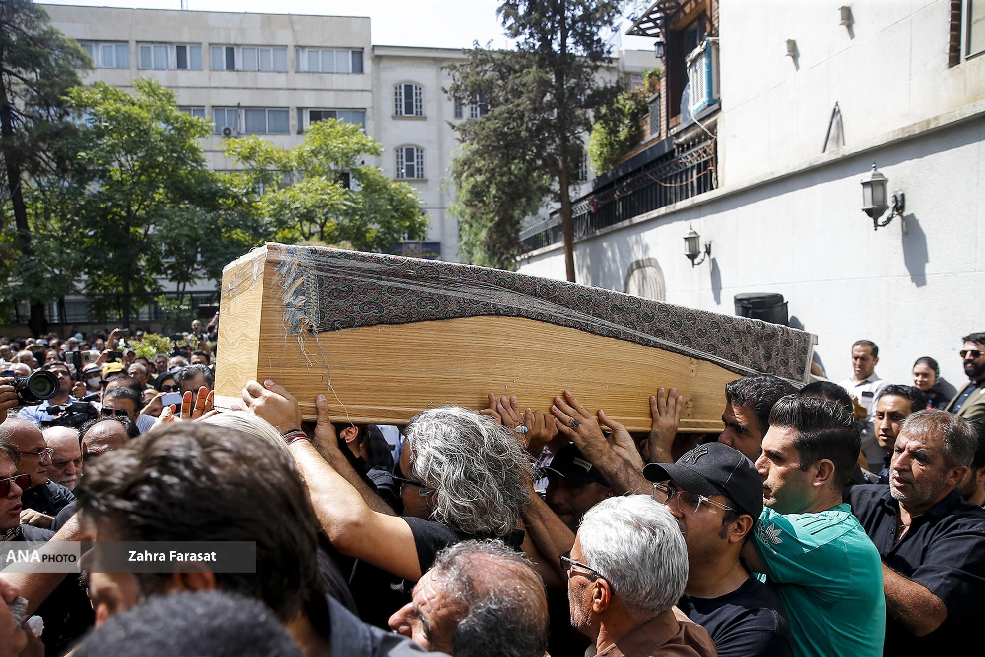 تشییع پیکر سعید راد به سوی خانه ابدی/ سینمای ایران با ستاره سروقامت وداع کرد تشییع پیکر سعید راد به سوی خانه ابدی/ سینمای ایران با ستاره سروقامت وداع کرد