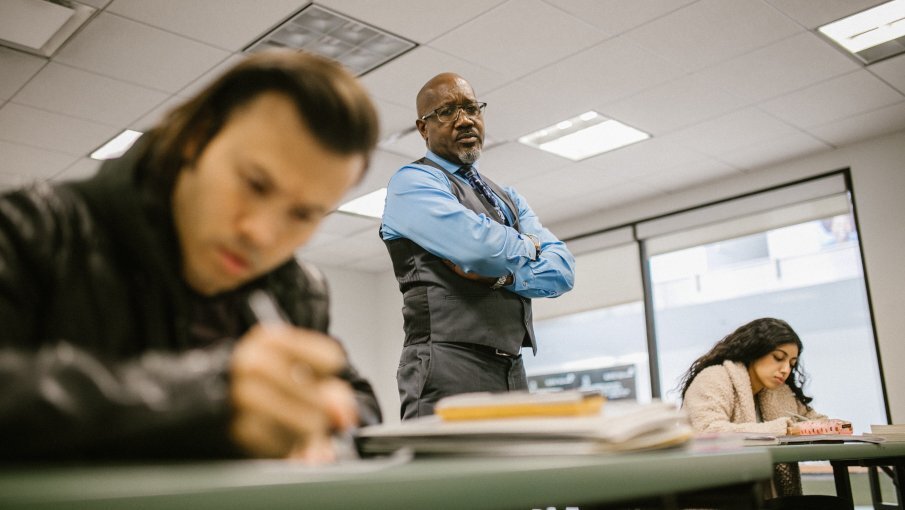 کدام کشور‌ها قبل از دانشگاه باید آزمونی همانند کنکور بدهند؟