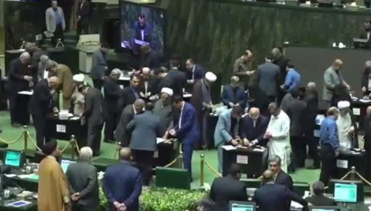 جلسه رأی‌اعتماد به وزرای پیشنهادی دولت آغاز شد/ نمایندگان مجلس، فرش قرمز را زیر پای کدام وزرا می‌اندازند؟