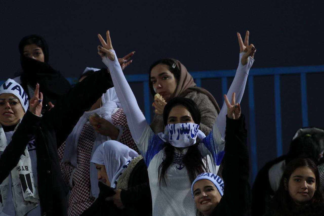 مرور اتفاقات آخرین تقابل استقلال و ملوان| از حضور آرپیجیزن استقلال تا پرتاب سنگ و بطری تماشاگران+تصاویر مرور اتفاقات آخرین تقابل استقلال و ملوان| از حضور آرپیجیزن استقلال تا پرتاب سنگ و بطری تماشاگران+تصاویر