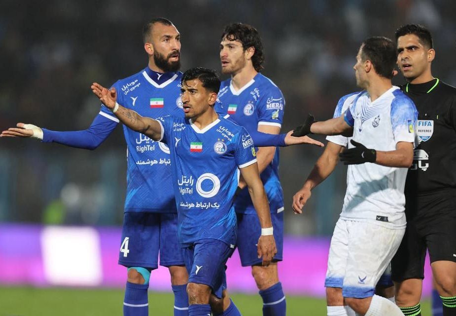 مرور اتفاقات آخرین تقابل استقلال و ملوان| از حضور آرپیجیزن استقلال تا پرتاب سنگ و بطری تماشاگران+تصاویر مرور اتفاقات آخرین تقابل استقلال و ملوان| از حضور آرپیجیزن استقلال تا پرتاب سنگ و بطری تماشاگران+تصاویر