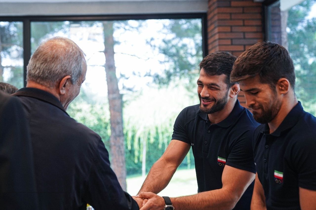حضور پزشکیان در کمپ تیم ملی کشتی اعزامی به المپیک حضور پزشکیان در کمپ تیم ملی کشتی اعزامی به المپیک