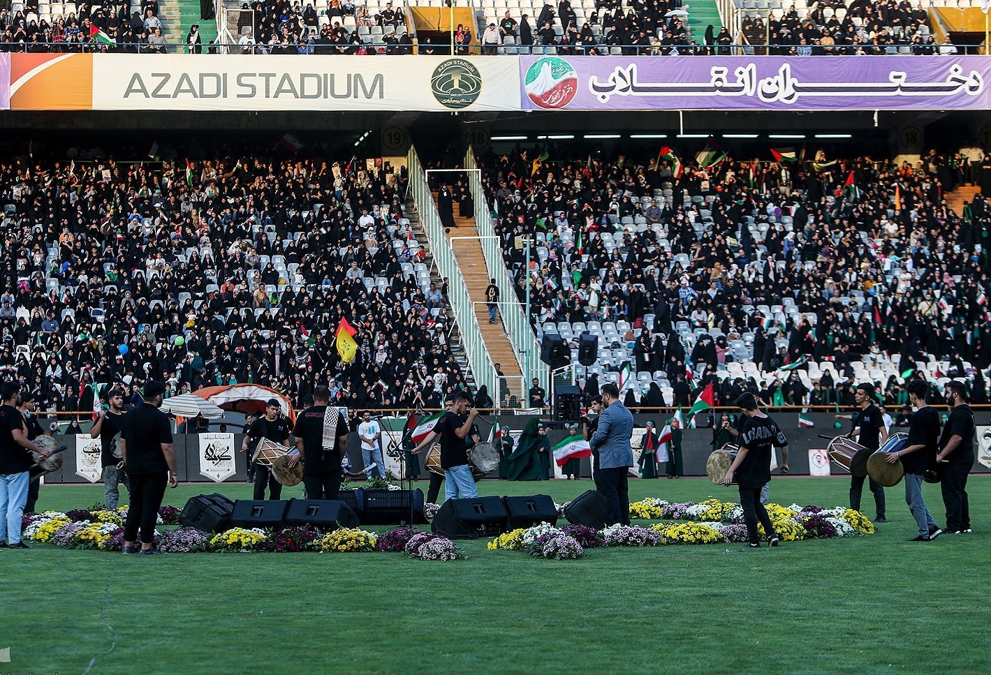اجتماع دختران انقلاب در ورزشگاه آزادی برگزار شد