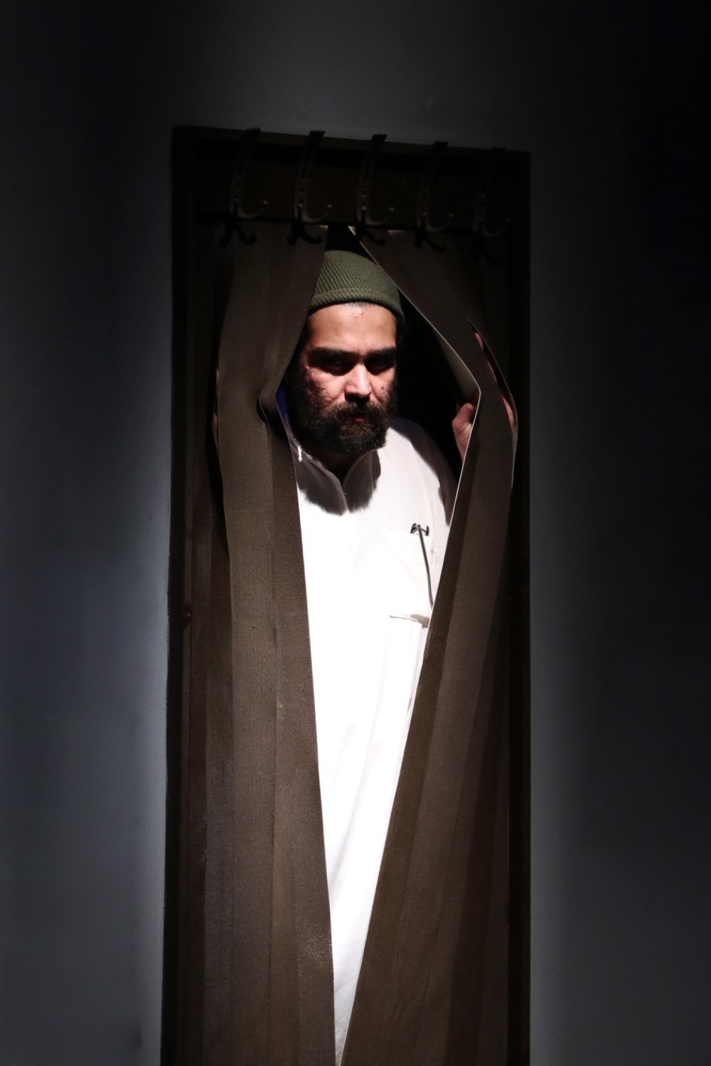 نمایشی برای قدرت نمایی فرهنگ خاورمیانه/وطن و خاک خط قرمز من است نمایشی برای قدرت نمایی فرهنگ خاورمیانه/وطن و خاک خط قرمز من است