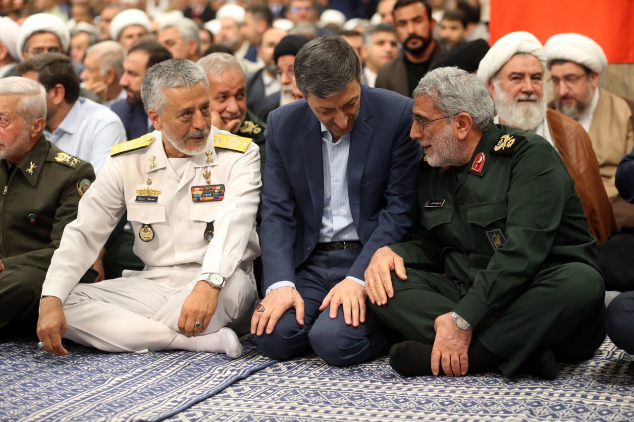 تنفیذ رأی مردم توسط رهبر انقلاب و انتصاب پزشکیان به سمت رئیس جمهور ایران تنفیذ رأی مردم توسط رهبر انقلاب و انتصاب پزشکیان به سمت رئیس جمهور ایران