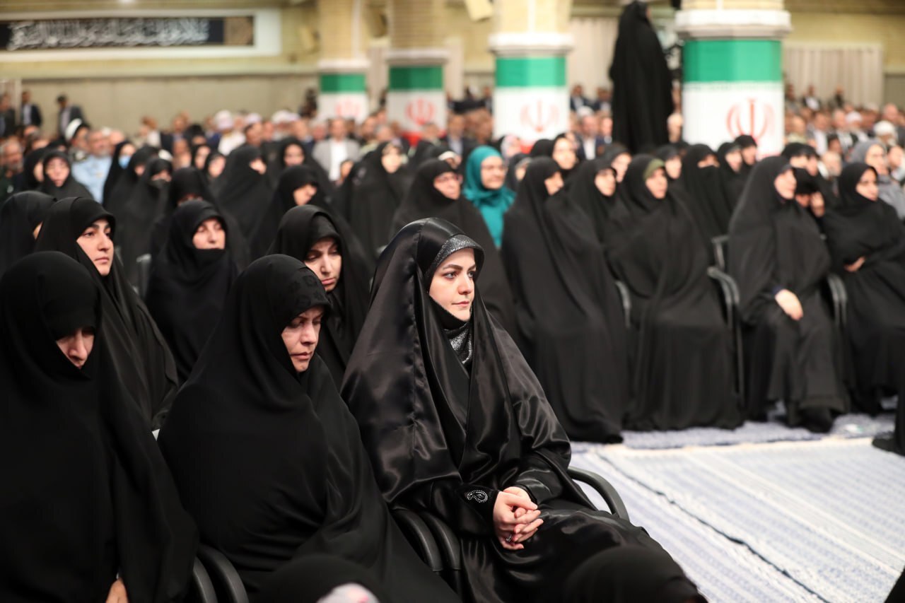 تنفیذ رأی مردم توسط رهبر انقلاب و انتصاب پزشکیان به سمت رئیس جمهور ایران تنفیذ رأی مردم توسط رهبر انقلاب و انتصاب پزشکیان به سمت رئیس جمهور ایران