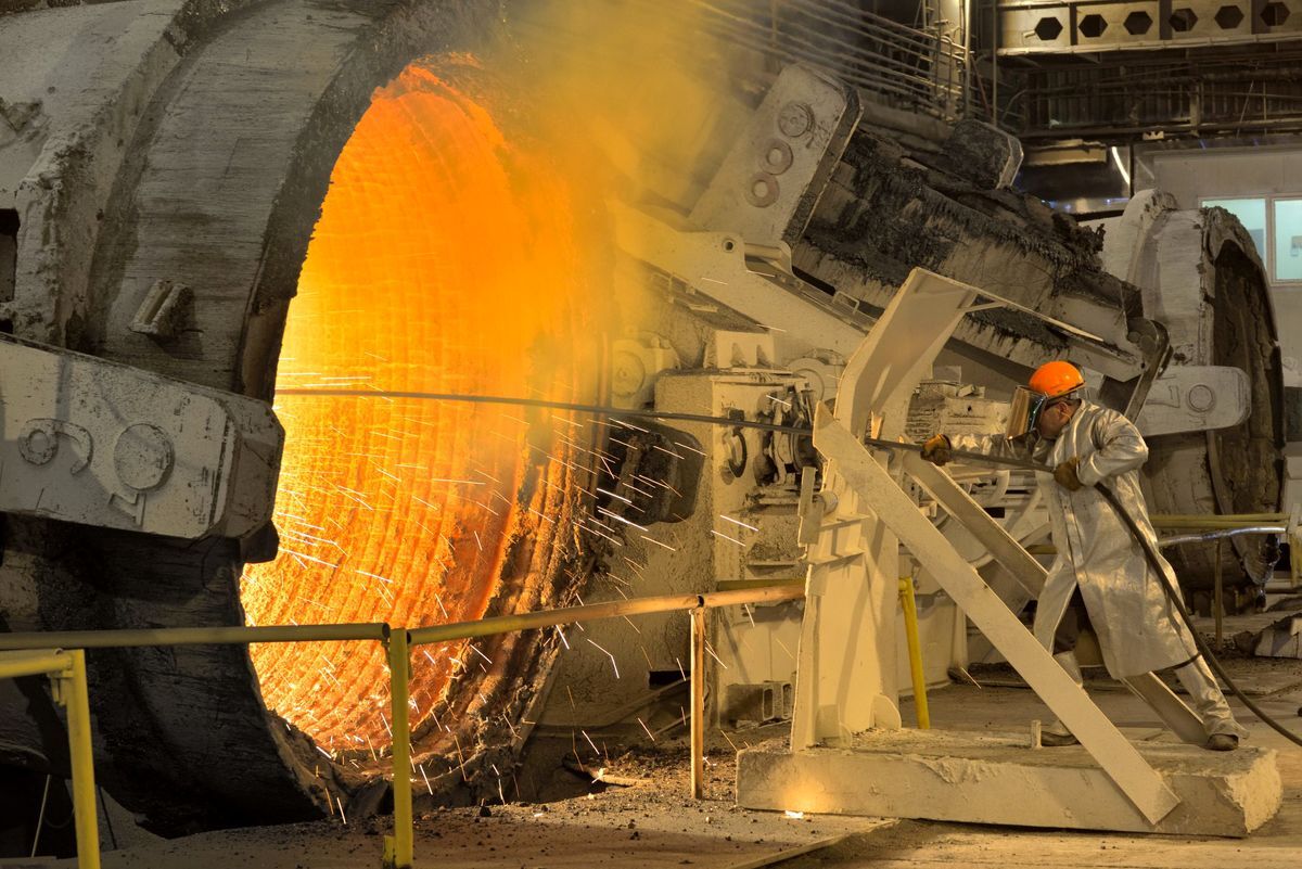 ۲۴۰ همت زیان فولادیها با کسری انرژی/ تامین برق پاک کمک بزرگی به صنایع است فولادیها