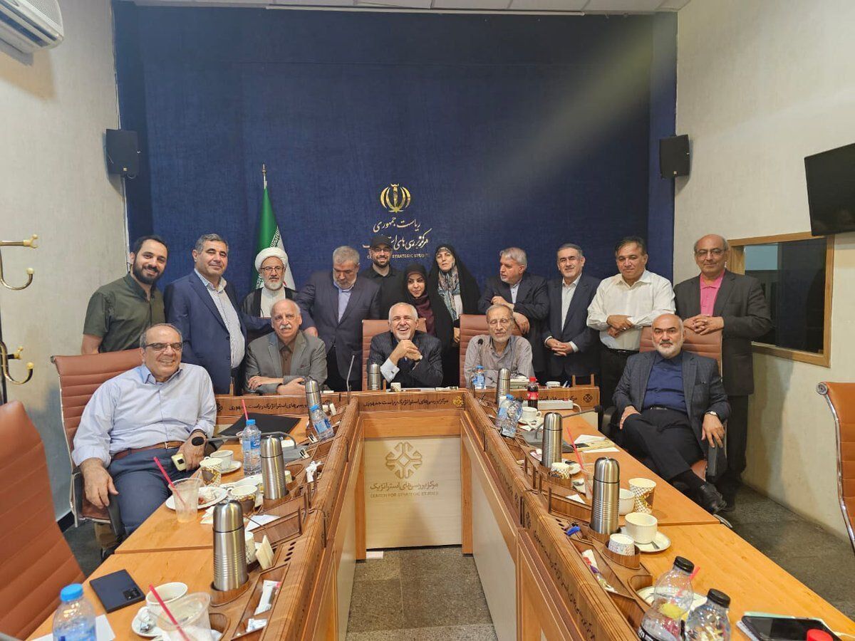 ظریف پایان کار شورای راهبری دولت چهاردهم را اعلام کرد