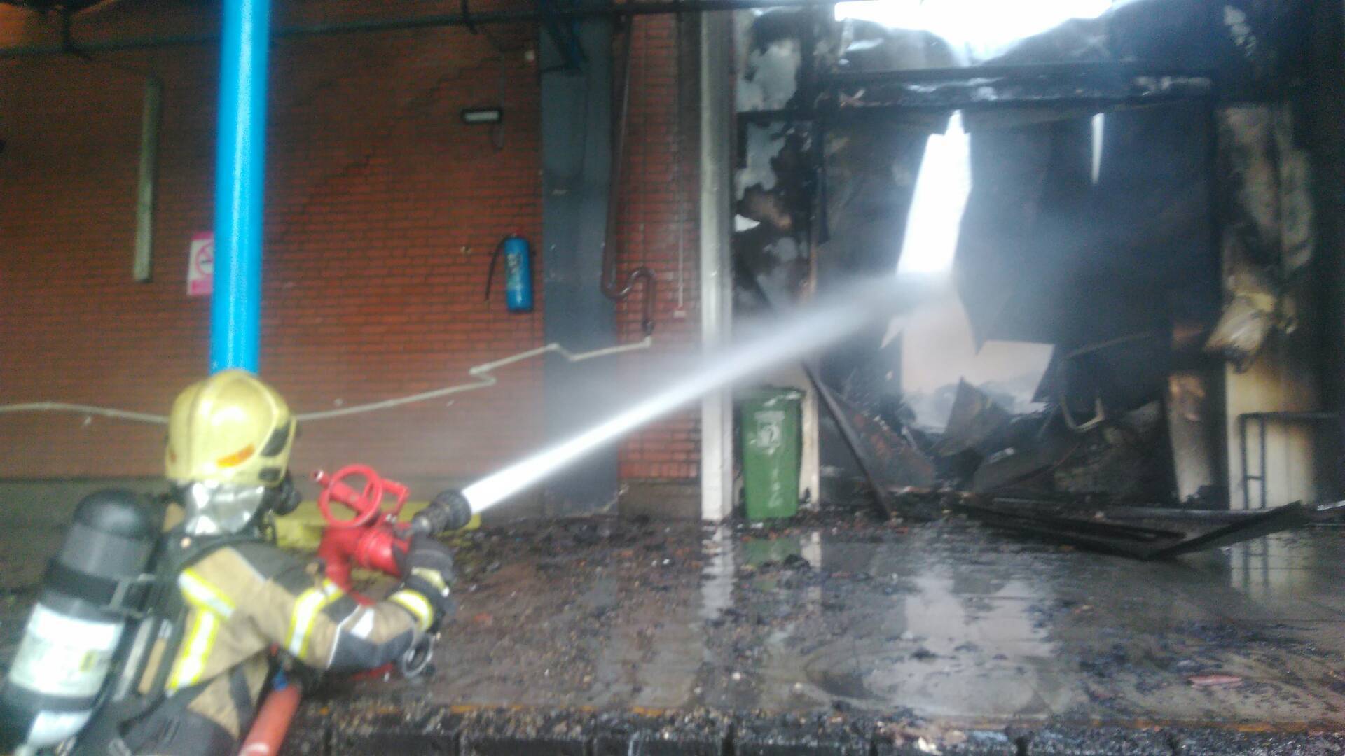 آتشسوزی انبار کالا در جاده قدیم کرج آتشسوزی انبار کالا در جاده قدیم کرج