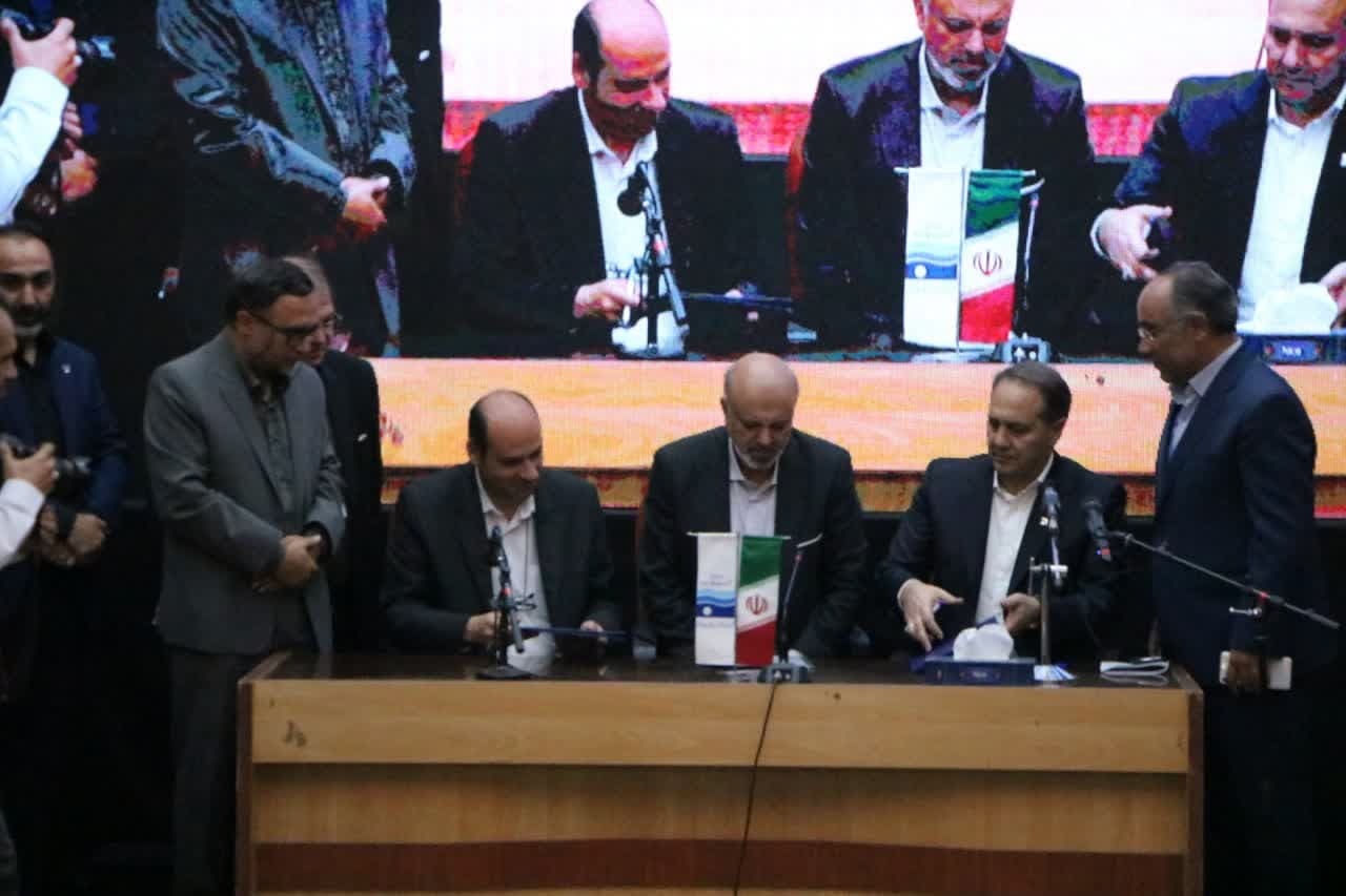 خشکسالی دریاچه ارومیه آینده نسلها را غیرقابل بازگشت میکند خشکسالی دریاچه ارومیه آینده نسلها را غیرقابل بازگشت میکند