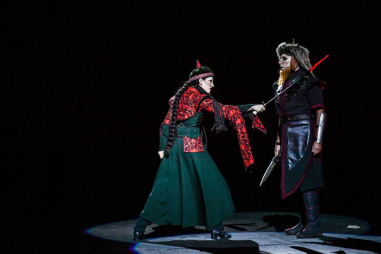 تئاتر در خدمت فناوری و تکنولوژی/ «سی صد» و مرزهایی که درنوردیده میشوند تئاتر در خدمت فناوری و تکنولوژی/ «سی صد» و مرزهایی که درنوردیده میشوند