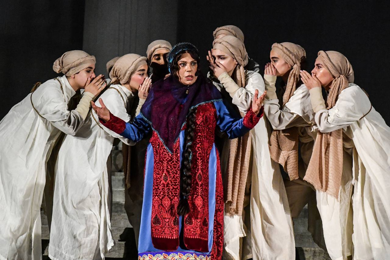 تئاتر در خدمت فناوری و تکنولوژی/ «سی صد» و مرزهایی که درنوردیده میشوند تئاتر در خدمت فناوری و تکنولوژی/ «سی صد» و مرزهایی که درنوردیده میشوند