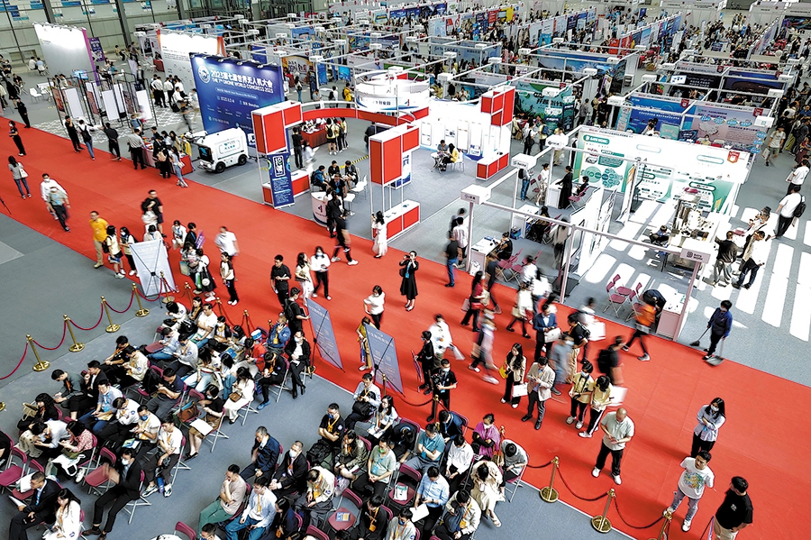 شرکتهای چینی به دنبال استخدام فارغالتحصیلان دکتری شرکتهای چینی به دنبال استخدام فارغالتحصیلان دکتری