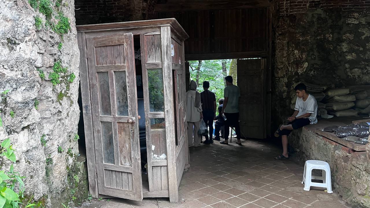 قلعه رودخان یا قلعه زباله‌ها؟! / وقتی یک بنای میراثی زباله‌دان تاریخ می‌شود