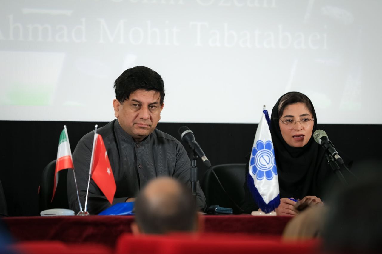 سینمای ایران یک شعر مصور است/ گسترش زبان فارسی به کمک سینما سینمای ایران یک شعر مصور است/ گسترش زبان فارسی به کمک سینما