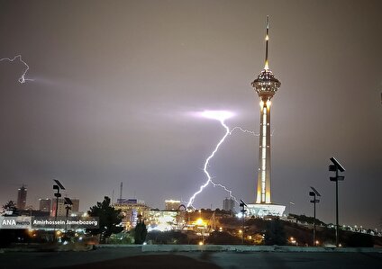 رعد و برق در آسمان تهران