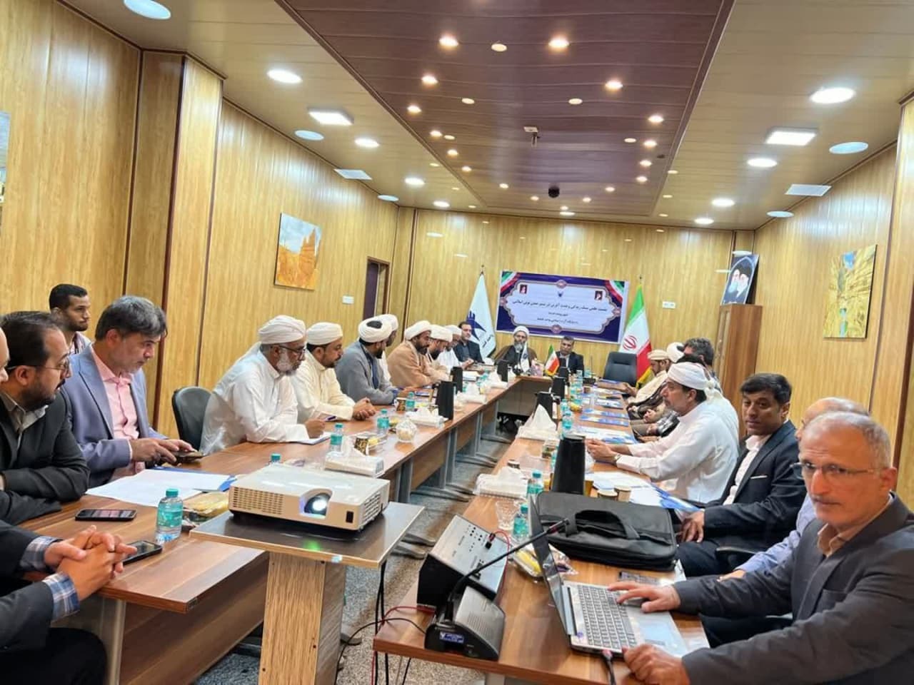 شیعه و اهل سنت برای تقویت وحدت اسلامی همفکری کنند شیعه و اهل سنت برای تقویت وحدت اسلامی همفکری کنند