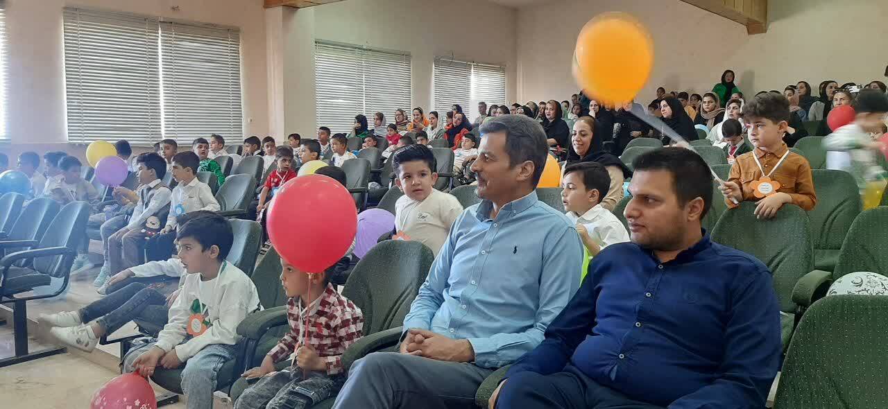 تعامل اولیاء، معلمان و معلمان در تربیت دانشآموزان مؤثر است تعامل اولیاء، معلمان و معلمان در تربیت دانشآموزان مؤثر است