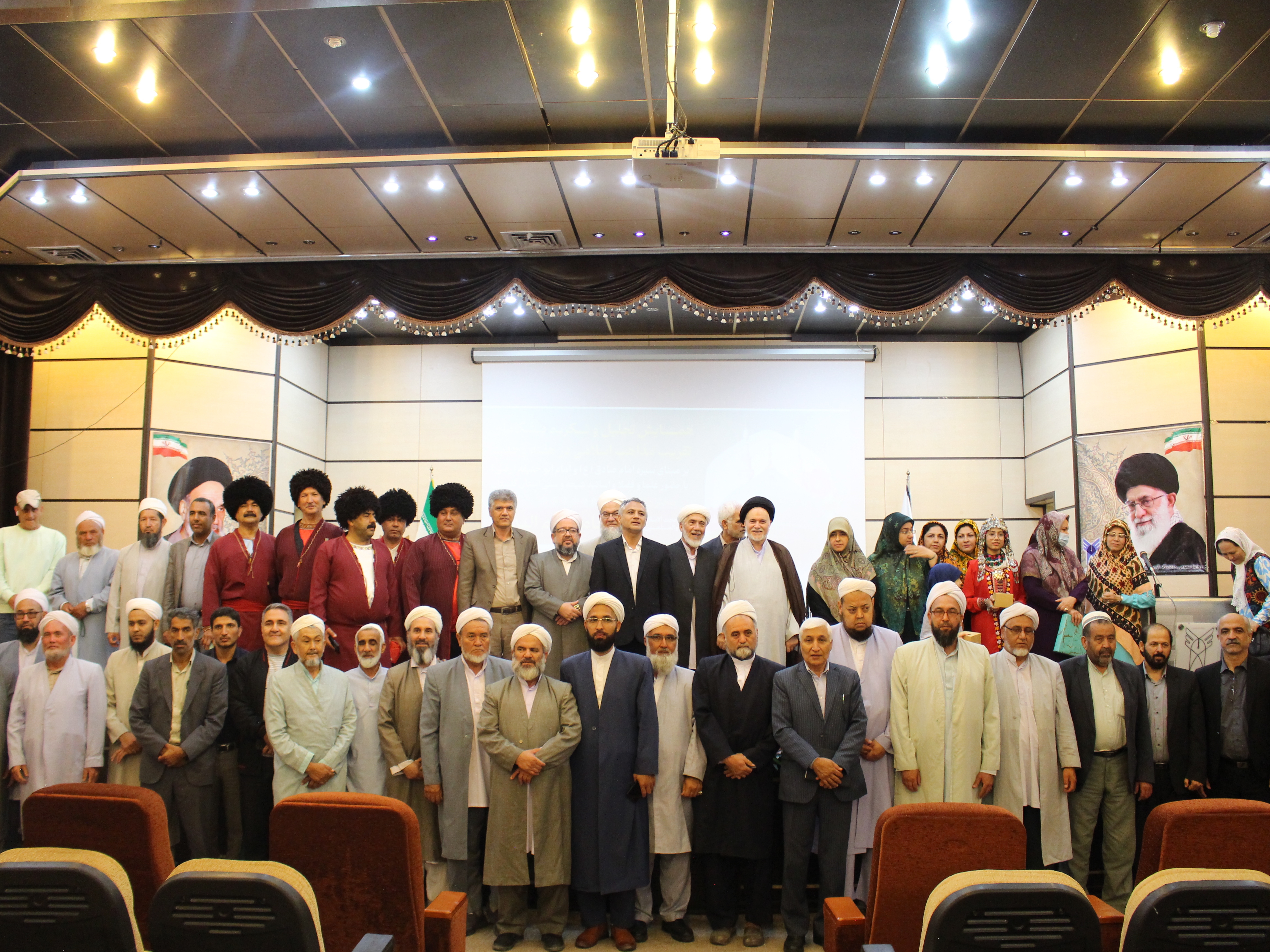 مسلمانان اتحادیه جهانی اسلام را تشکیل دهند/ دشمنان با تفرقهفکنی بین مسلمانان منابع کشورهای اسلامی را غارت میکنند مسلمانان اتحادیه جهانی اسلام را تشکیل دهند/ دشمنان با تفرقهفکنی بین مسلمانان منابع کشورهای اسلامی را غارت میکنند