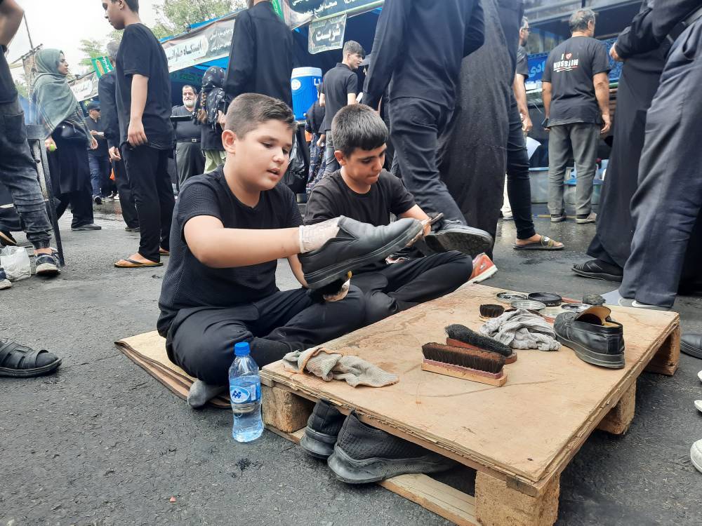 تهران برای زائران جامانده اربعین آغوش باز کرد/ طریق مشایه؛ از میدان امام حسین تا حرم سیدالکریم +عکس