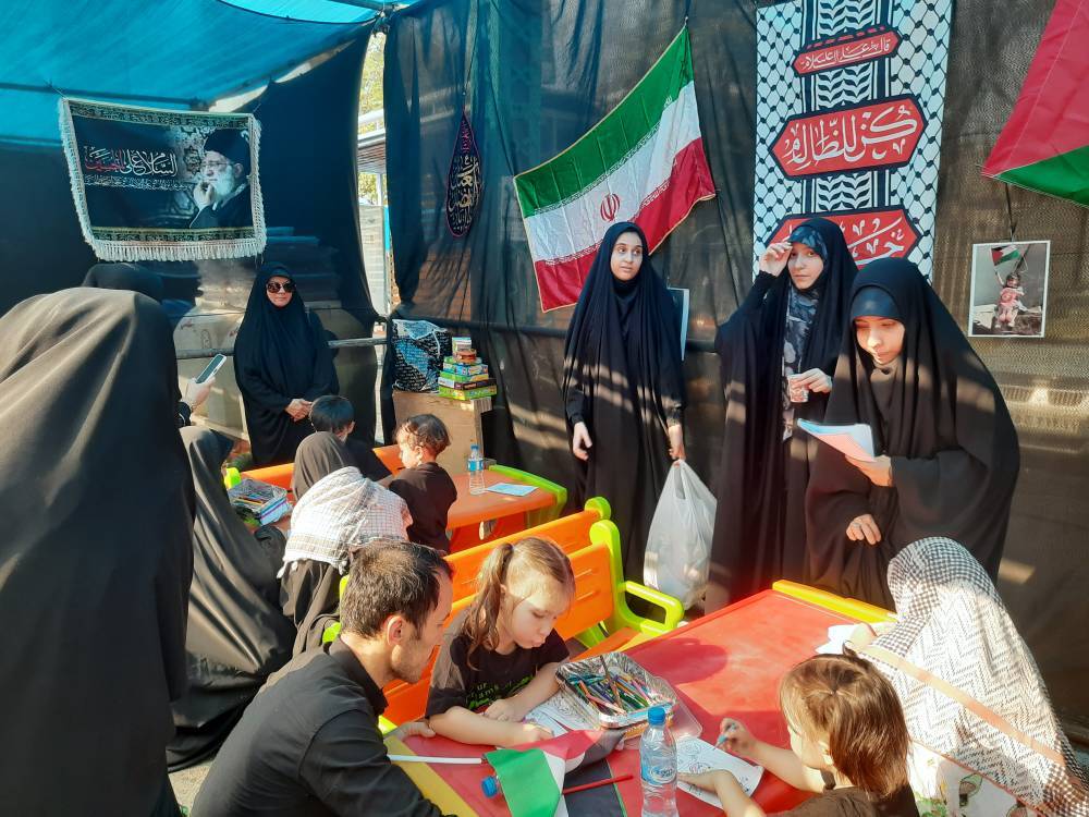 تهران برای زائران جامانده اربعین آغوش باز کرد/ طریق مشایه؛ از میدان امام حسین تا حرم سیدالکریم +عکس