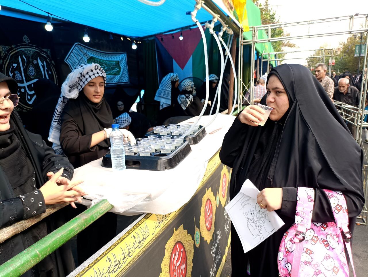 تهران برای زائران جامانده اربعین آغوش باز کرد/ طریق مشایه؛ از میدان امام حسین تا حرم سیدالکریم +عکس