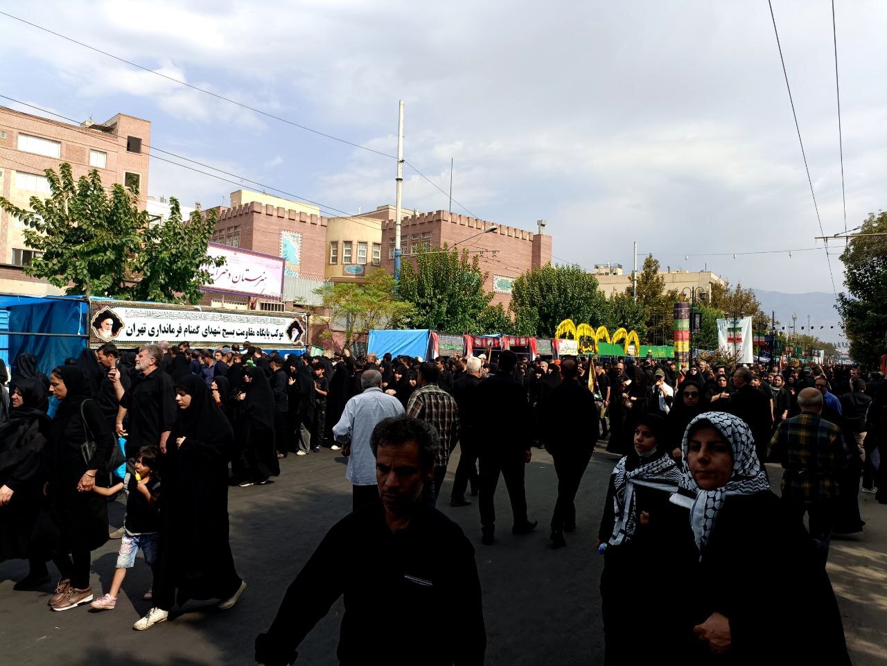 تهران برای زائران جامانده اربعین آغوش باز کرد/ طریق مشایه؛ از میدان امام حسین تا حرم سیدالکریم +عکس