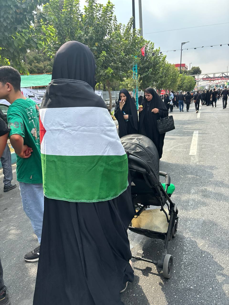 تهران برای زائران جامانده اربعین آغوش باز کرد/ طریق مشایه؛ از میدان امام حسین تا حرم سیدالکریم +عکس