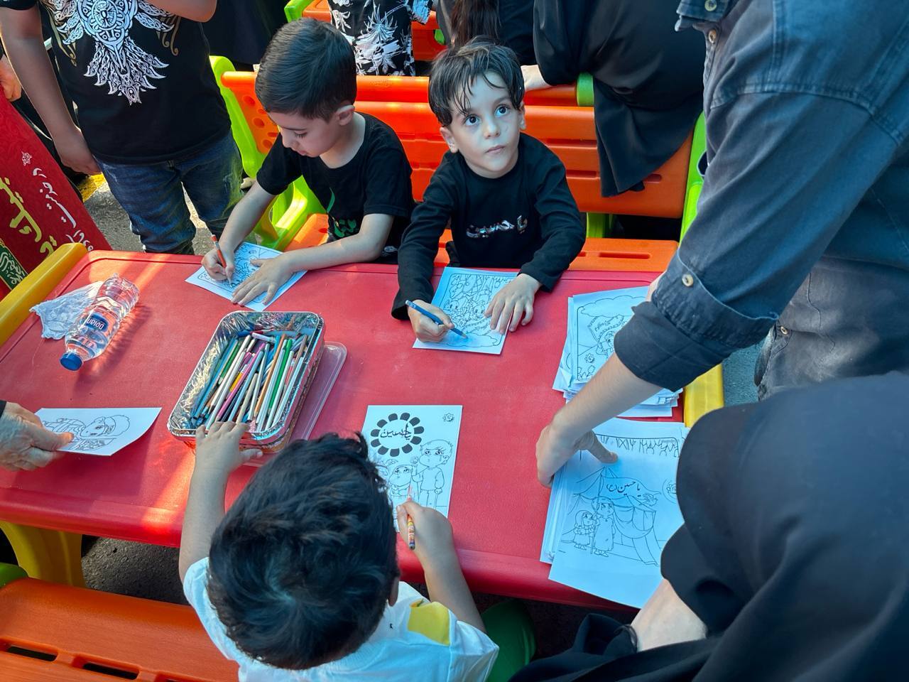 تهران برای زائران جامانده اربعین آغوش باز کرد/ طریق مشایه؛ از میدان امام حسین تا حرم سیدالکریم +عکس