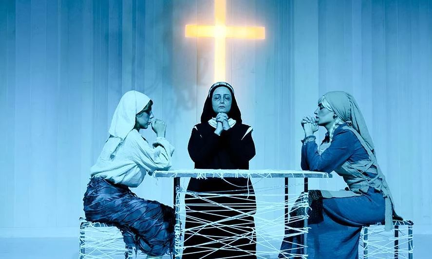 روایتی نمایشی با نقد آسیبهای ازدواج نامناسب/ تکنیکهای علمی نورپردازی در تئاتر روایتی نمایشی با نقد آسیبهای ازدواج نامناسب/ تکنیکهای علمی نورپردازی در تئاتر