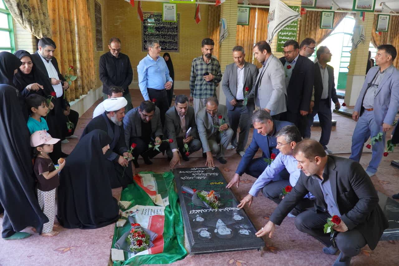 روستایی که مقام معظم رهبری ستاره نگین ایثار استان فارس نامیدند روستایی که مقام معظم رهبری ستاره نگین ایثار استان فارس نامیدند