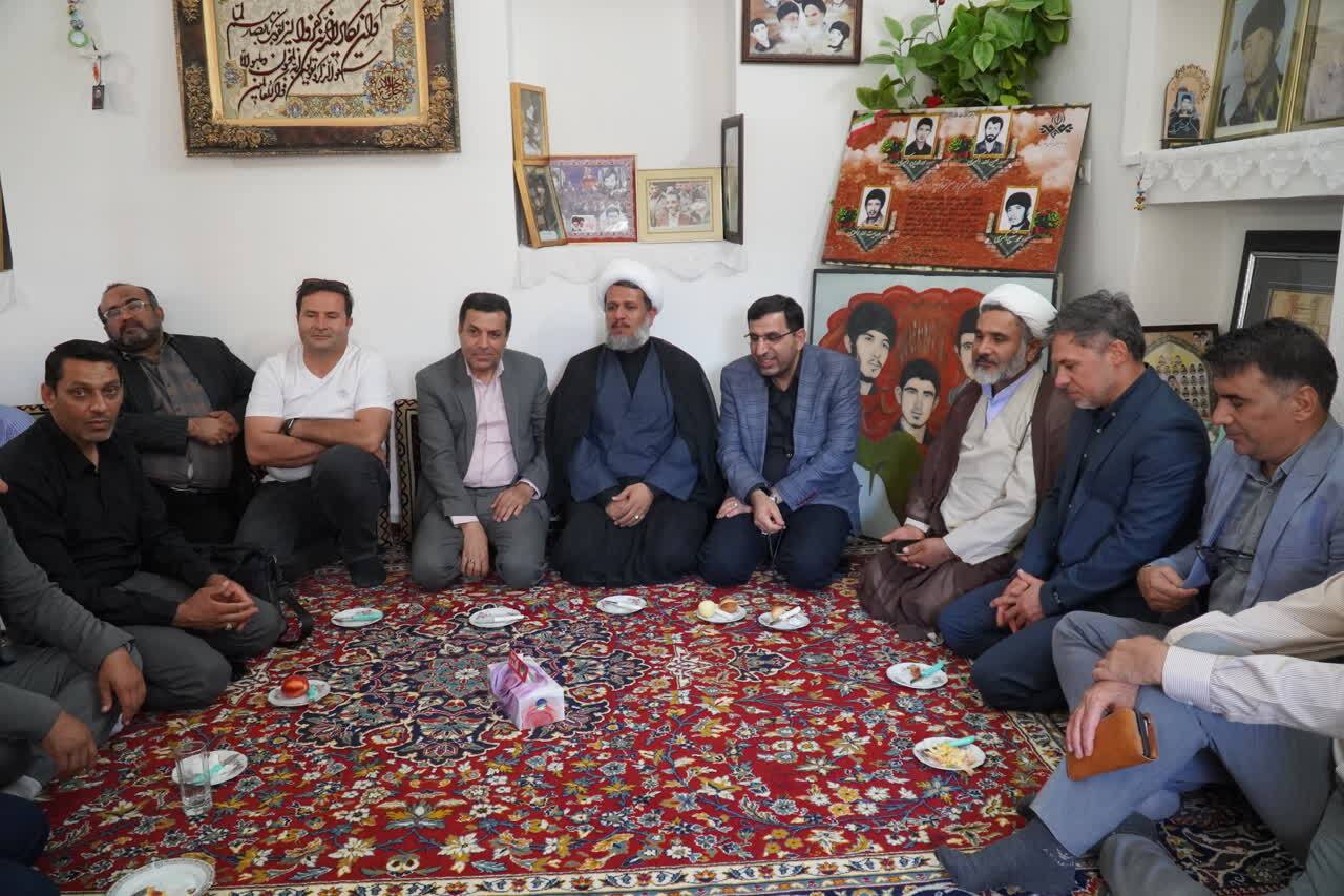 روستایی که مقام معظم رهبری ستاره نگین ایثار استان فارس نامیدند روستایی که مقام معظم رهبری ستاره نگین ایثار استان فارس نامیدند