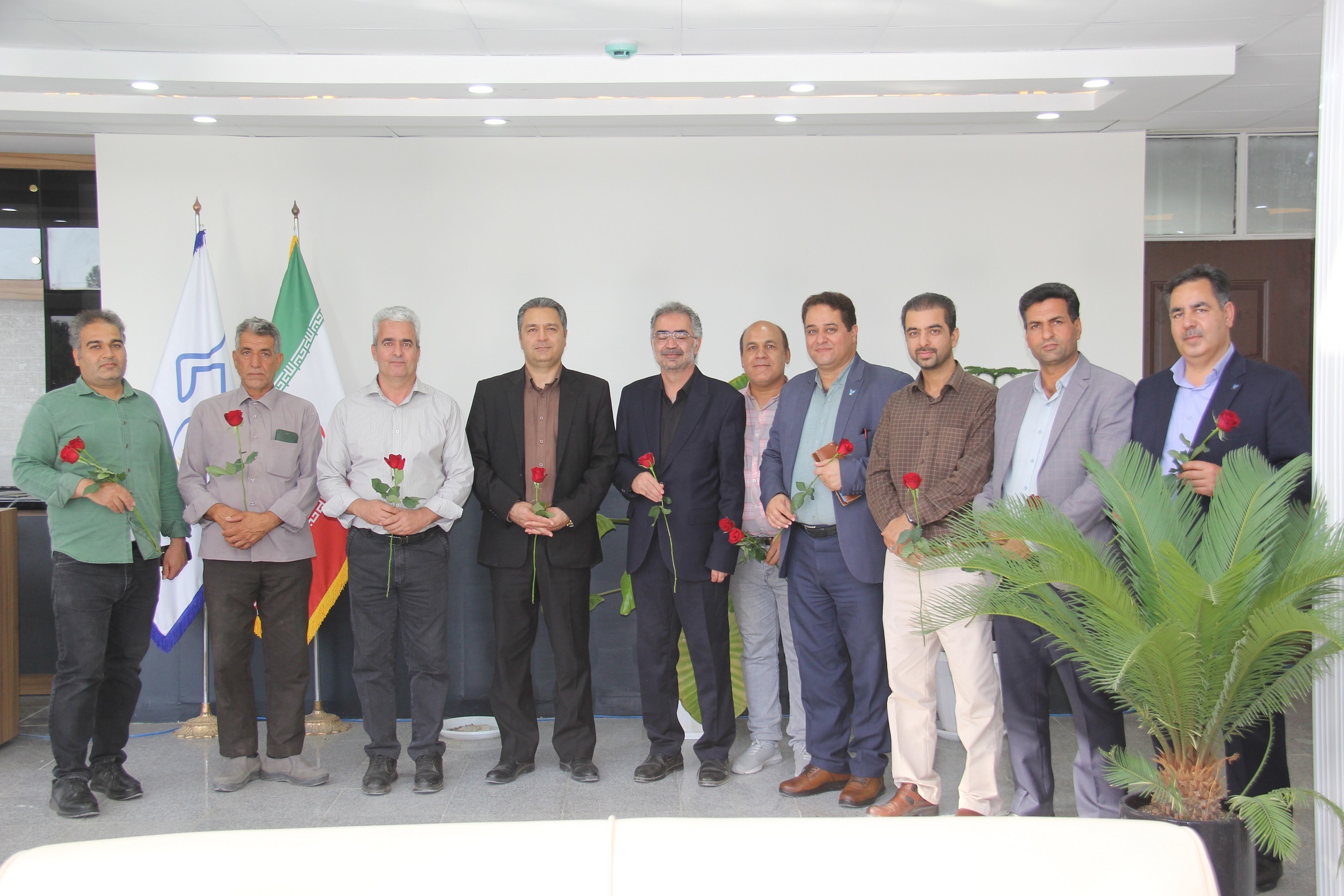 کارمندان زمینهساز تحقق آرمانها و پیشرفت دانشگاه آزاد هستند کارمندان زمینهساز تحقق آرمانها و پیشرفت دانشگاه آزاد هستند