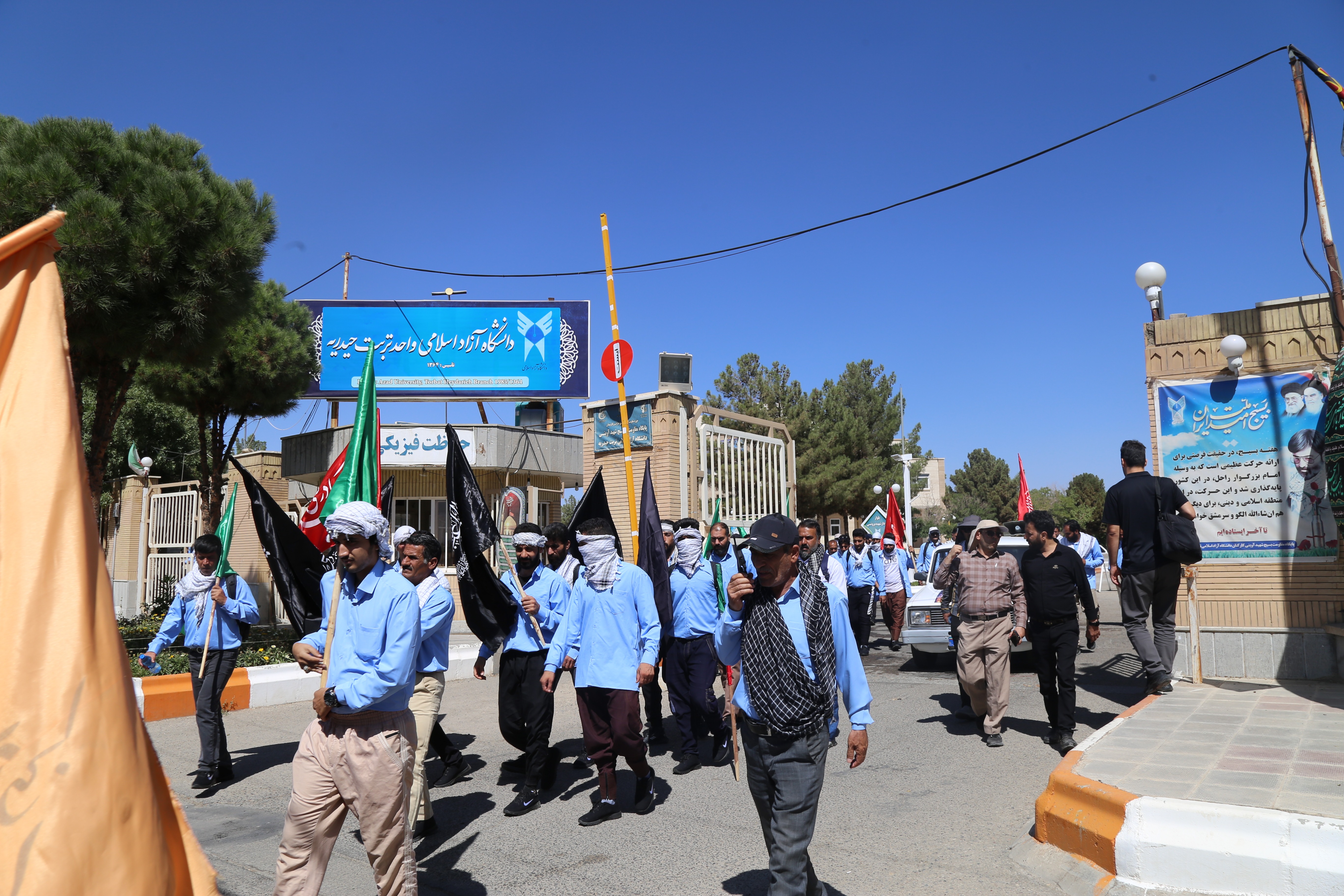 شهدای گمنام دانشگاه آزاد تربیتحیدریه میزبان کاروان زیارتی پیاده عاشقان ولایت شهدای گمنام دانشگاه آزاد تربیتحیدریه میزبان کاروان زیارتی پیاده عاشقان ولایت