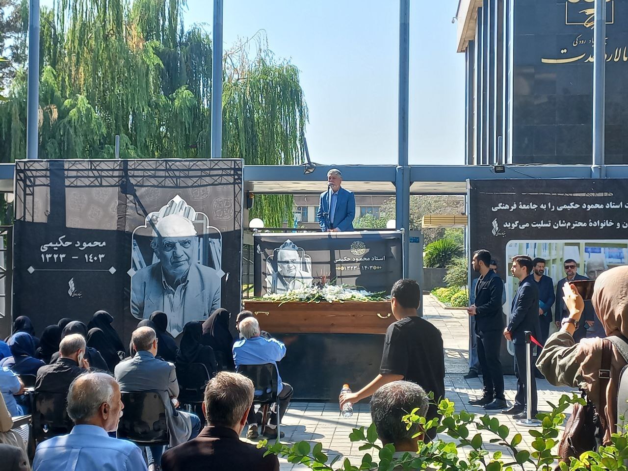 صالحی: محمود حکیمی برای ما خاطره ناب دوره جوانی است صالحی: محمود حکیمی برای ما خاطره ناب دوره جوانی است