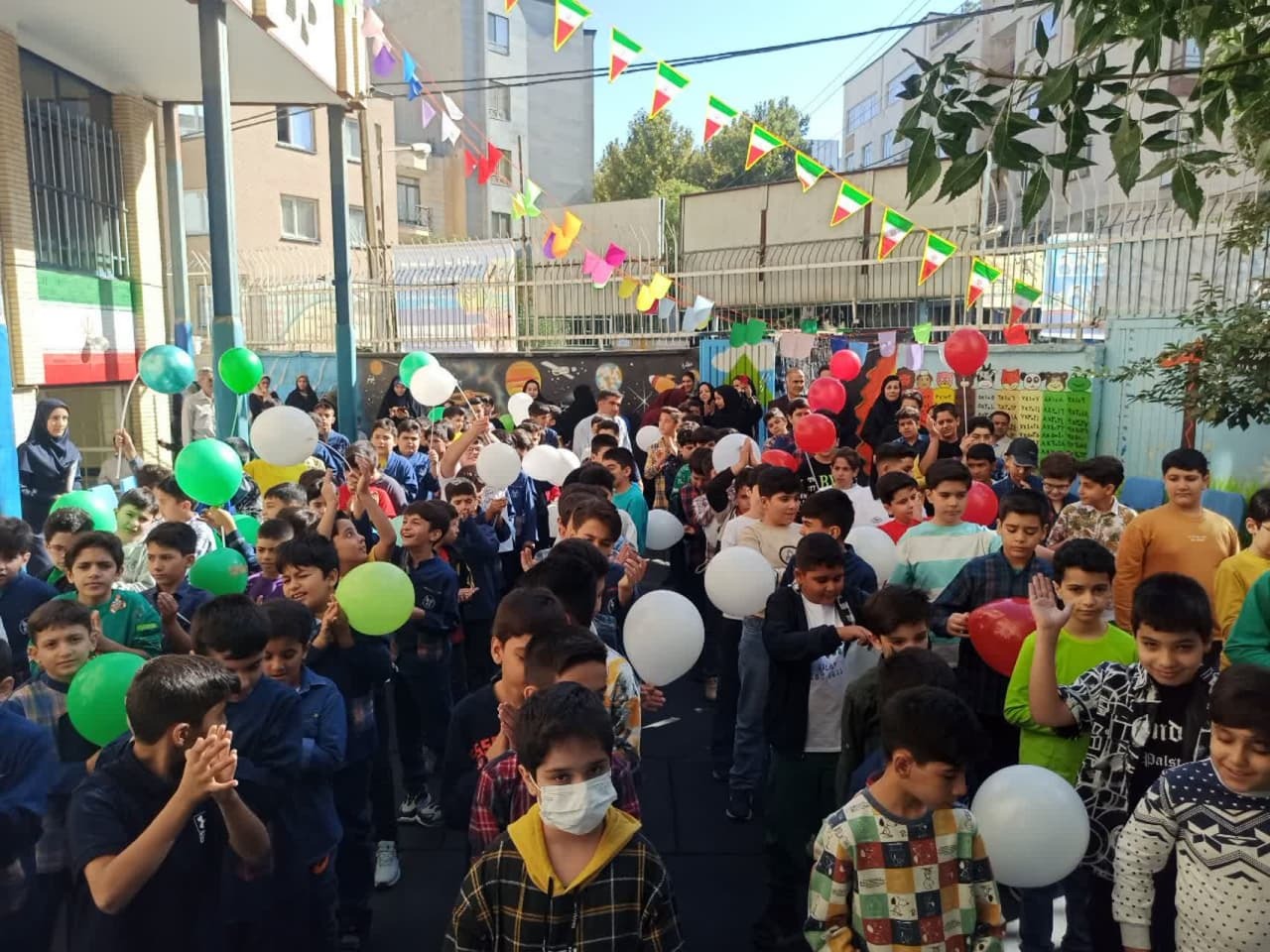 نقش کلیدی معلمان و مدیران در تربیت دانشآموزان نقش کلیدی معلمان و مدیران در تربیت دانشآموزان